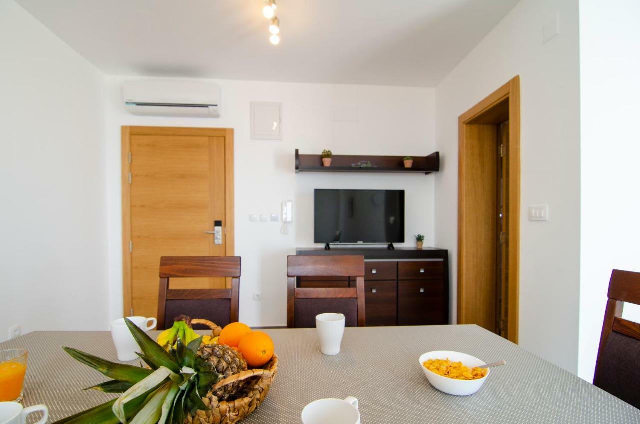 Apartments Sara 3 Бол Экстерьер фото