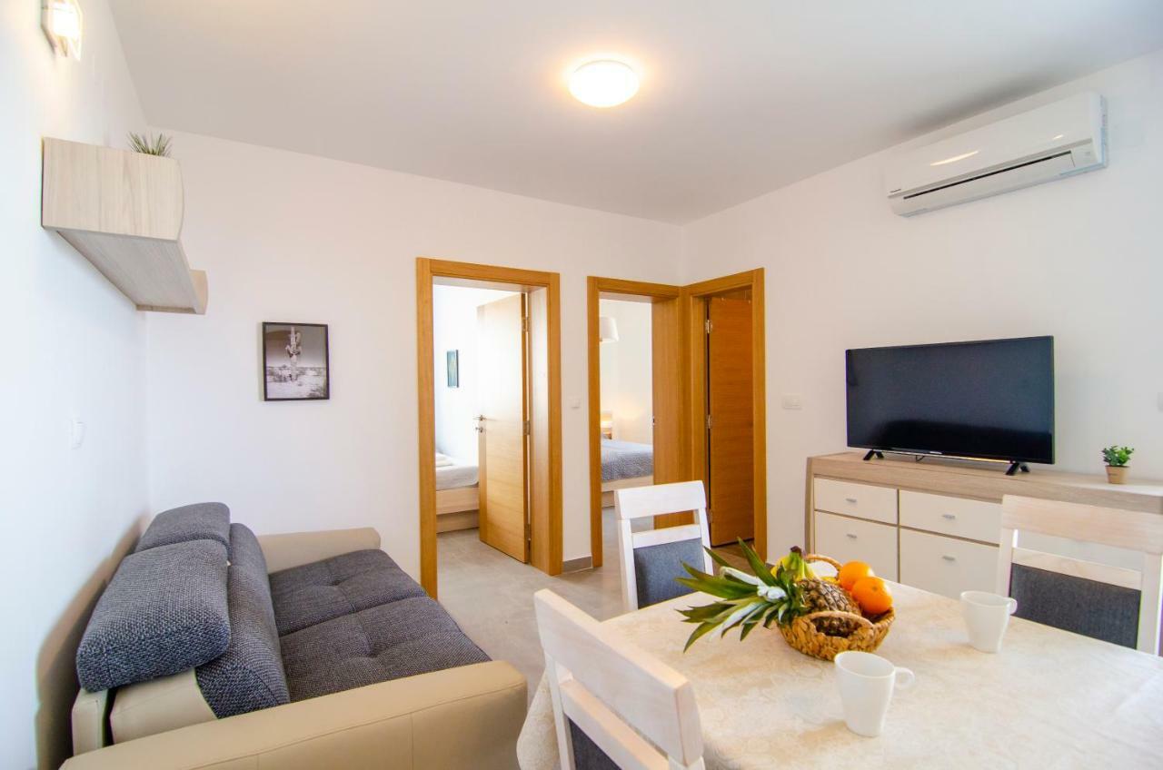 Apartments Sara 3 Бол Экстерьер фото