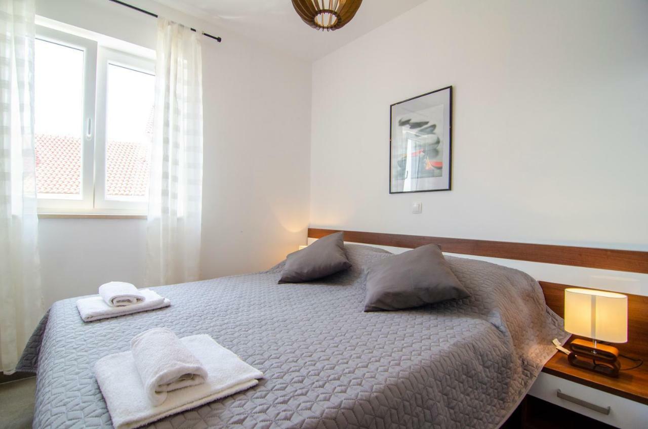 Apartments Sara 3 Бол Экстерьер фото