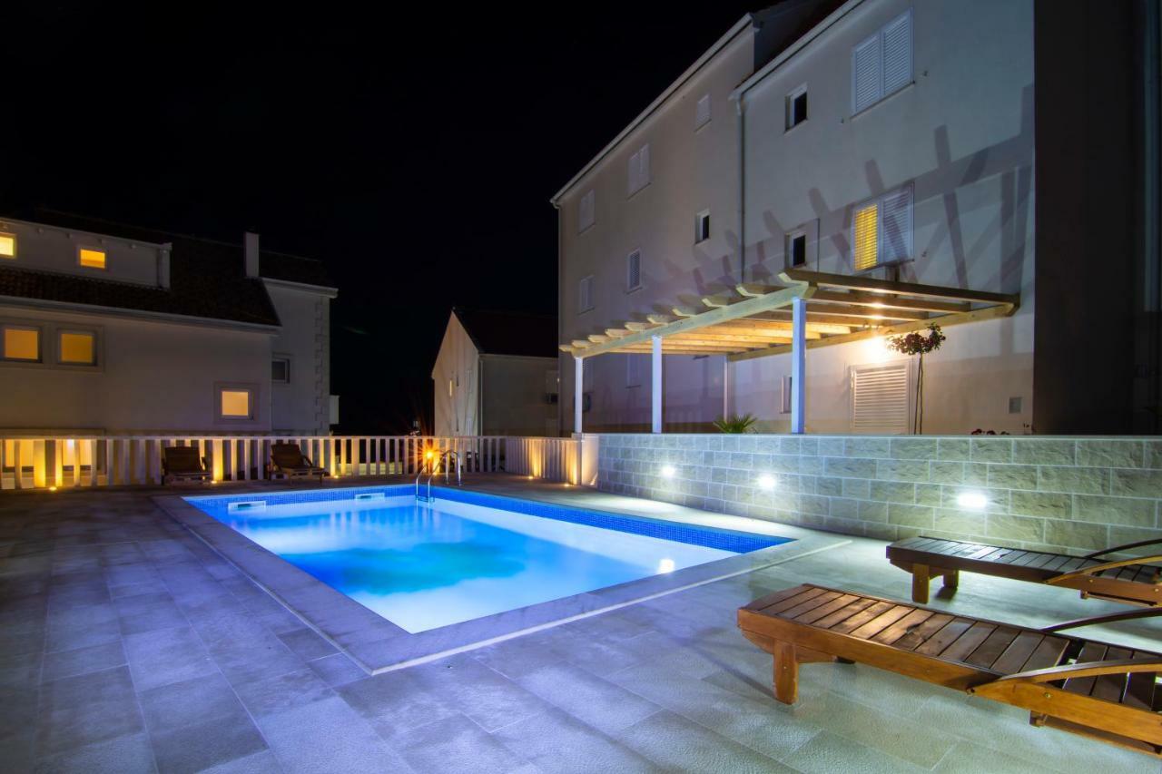Apartments Sara 3 Бол Экстерьер фото