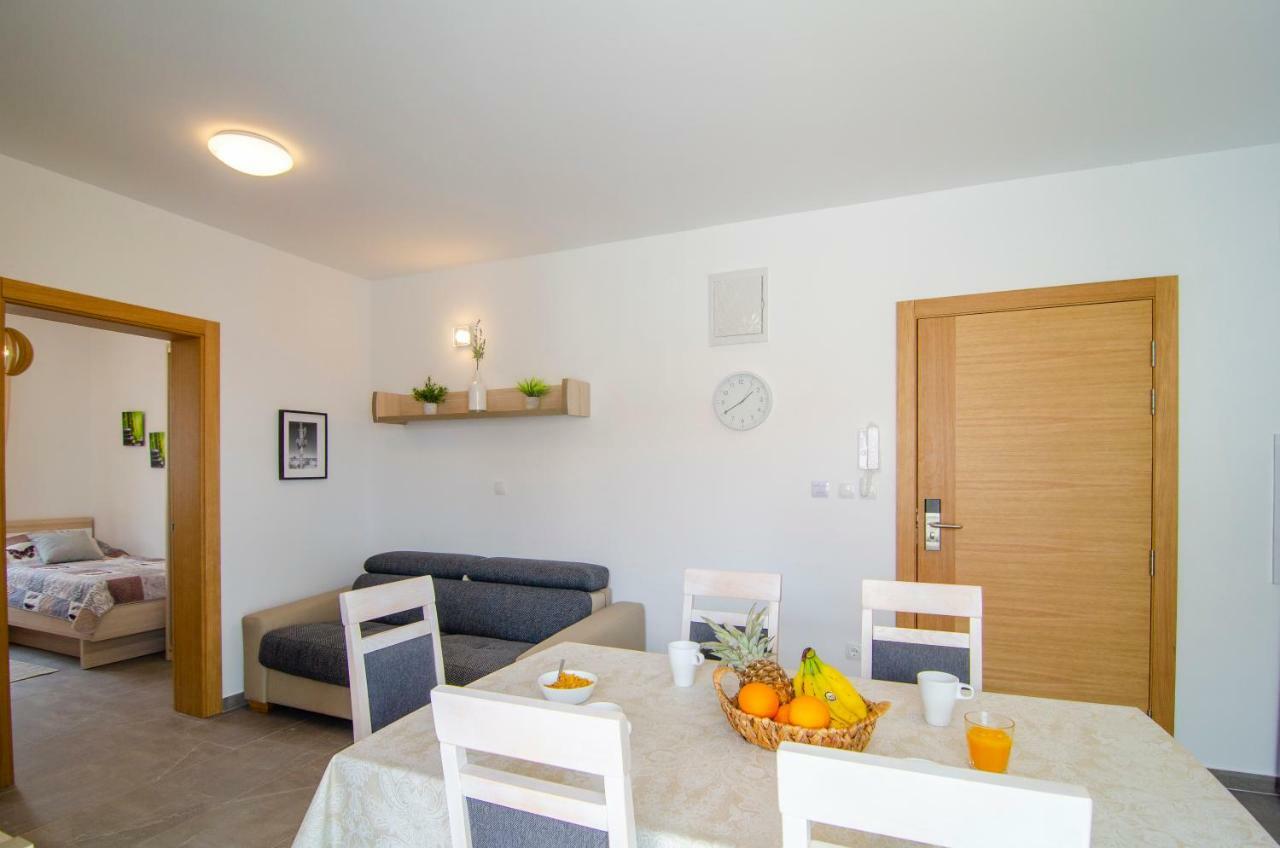 Apartments Sara 3 Бол Экстерьер фото