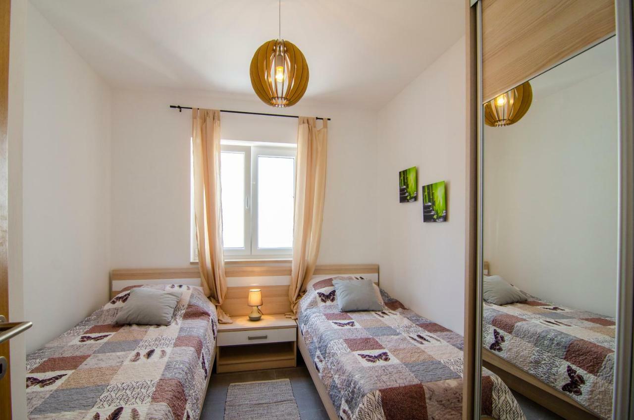 Apartments Sara 3 Бол Экстерьер фото