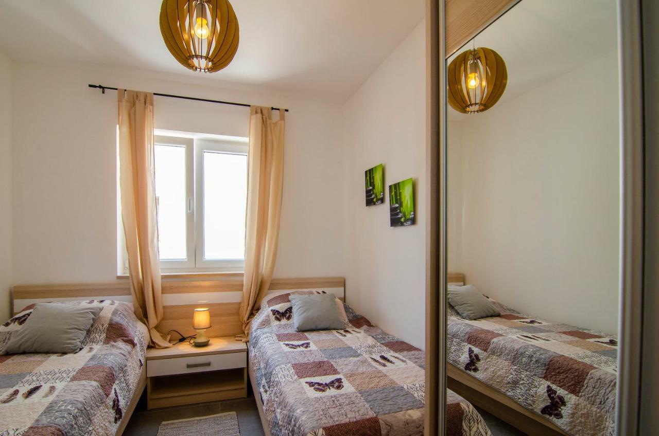 Apartments Sara 3 Бол Экстерьер фото