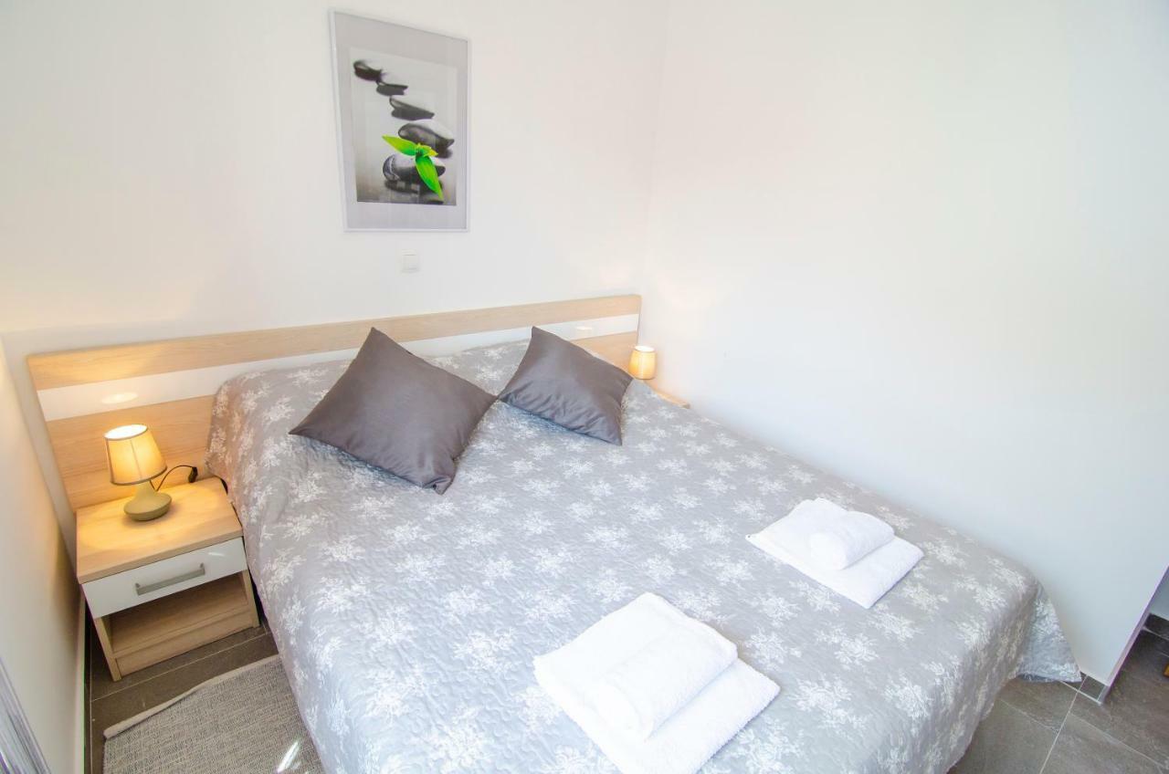 Apartments Sara 3 Бол Экстерьер фото