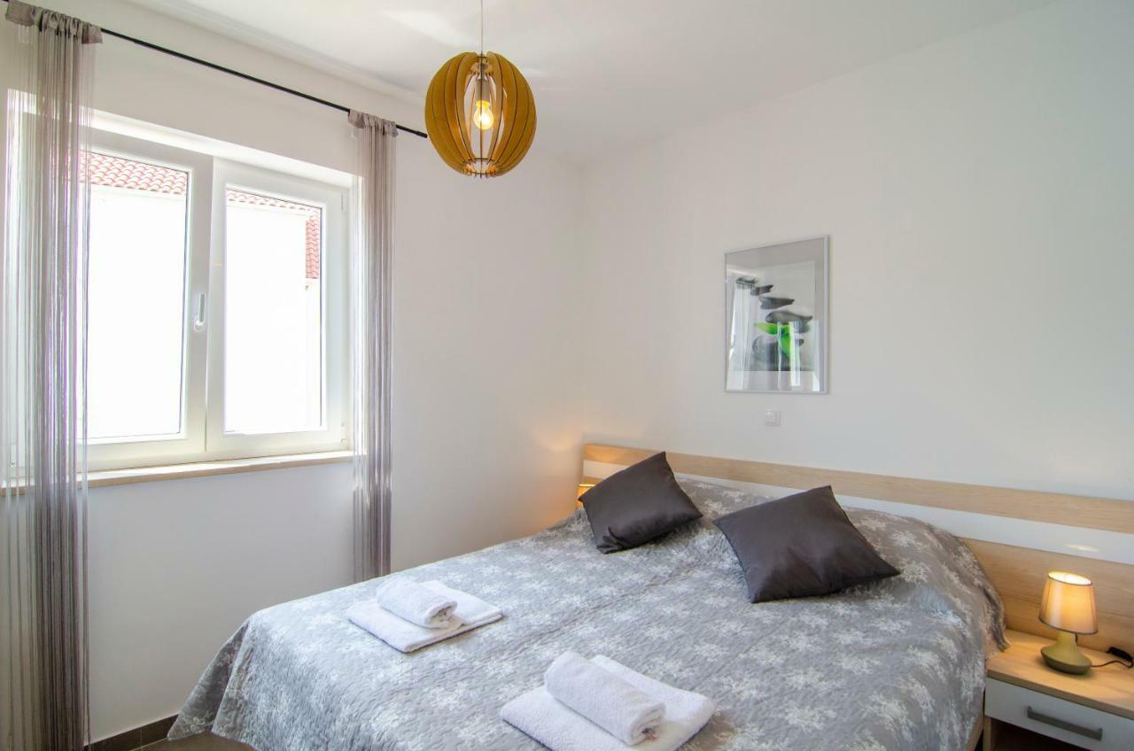 Apartments Sara 3 Бол Экстерьер фото