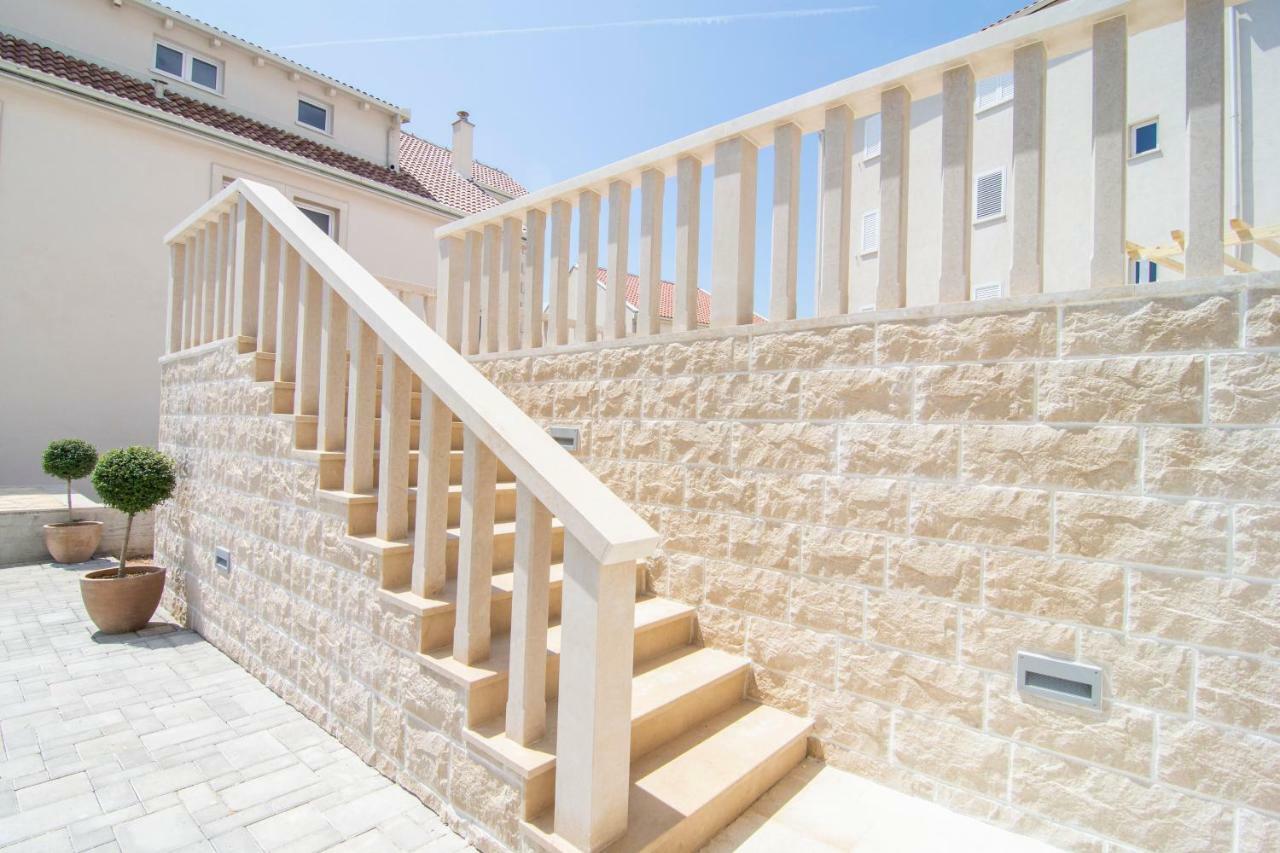 Apartments Sara 3 Бол Экстерьер фото